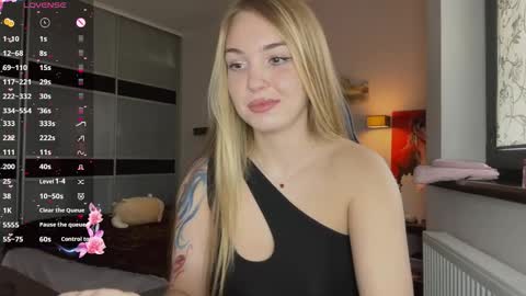 evacarter1 online show from October 2025 10:44:01 AM