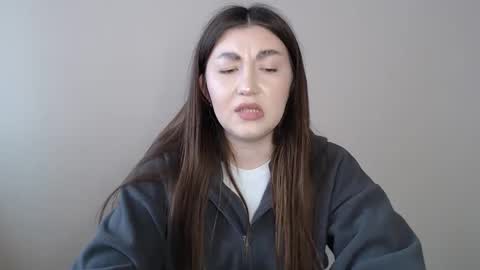 Evachaturbatte online show from April 2026 08:47:01 AM