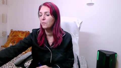 EvadesireONE online show from March 2026 08:42:02 AM