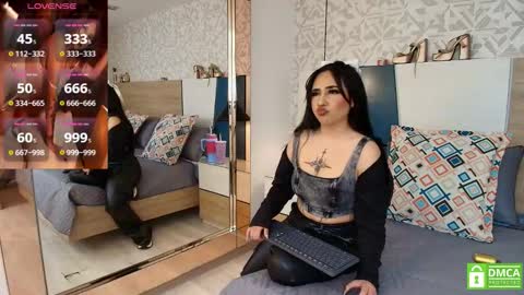 Evadne online show from October 2025 06:52:02 PM