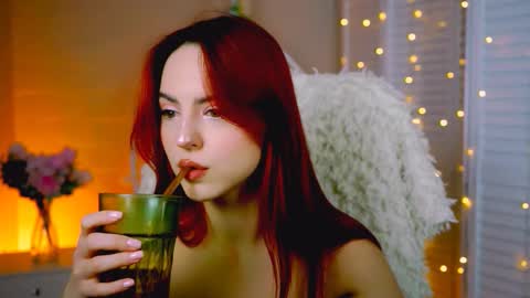 Eva  online show from December 2025 05:54:02 PM