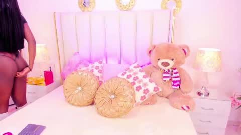 evangelin_ts online show from November 2025 01:54:02 PM