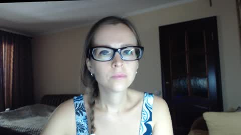 Snapshot of evangeline06 chatting on September 2025 09:09:01 AM YourMistress online show from September 2025 09:09:01 AM