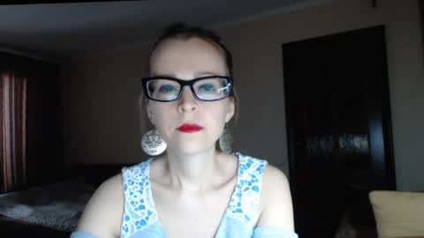 Snapshot of evangeline06 chatting on April 2026 09:34:02 AM YourMistress online show from April 2026 09:34:02 AM