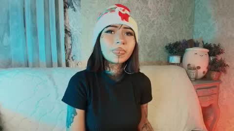 Snapshot of evangeline_bell chatting on December 2025 08:50:02 PM Eva online show from December 2025 08:50:02 PM
