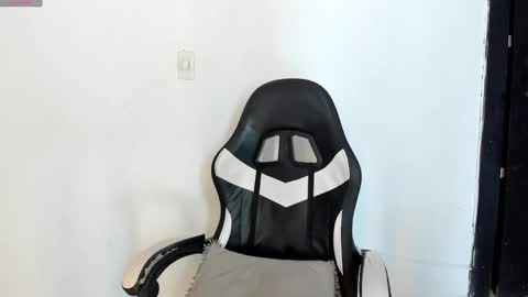 Snapshot of evanllelyne chatting on October 2025 01:43:02 PM evanllelyne online show from October 2025 01:43:02 PM