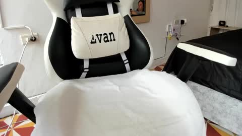 Evan online show from March 2025 03:35:01 PM