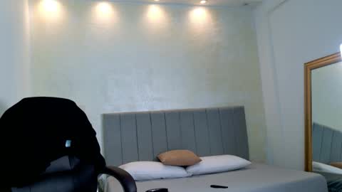 E V A N S online show from March 2026 02:04:02 AM