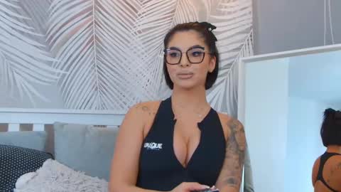 Snapshot of evareyss chatting on December 2024 06:27:01 PM evareyss online show from December 2024 06:27:01 PM