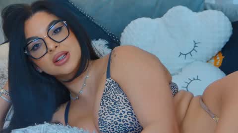 Snapshot of evareyss chatting on February 2025 09:53:02 AM evareyss online show from February 2025 09:53:02 AM