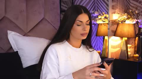 EvaRhea online show from November 2025 04:00:01 AM