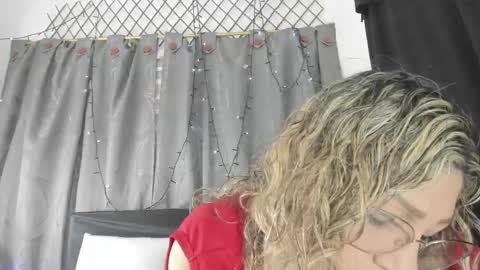 evasaenz online show from November 2025 08:24:02 PM