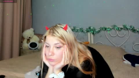 Snapshot of evasunshine18 chatting on December 2024 03:18:02 AM Eva online show from December 2024 03:18:02 AM
