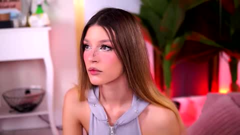 Snapshot of evawarenn chatting on October 2025 10:25:01 AM Carolina online show from October 2025 10:25:01 AM