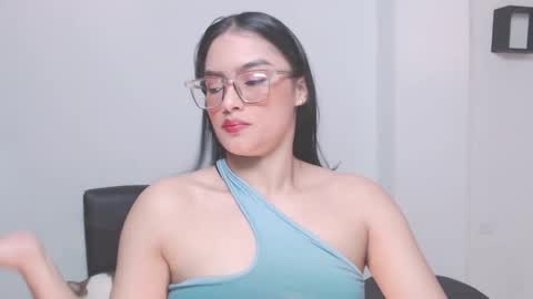 Snapshot of eve_rox18 chatting on May 2026 01:25:02 AM Eve Rox18 online show from May 2026 01:25:02 AM