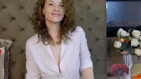 Snapshot of evehamilton chatting on February 2025 12:15:01 AM EveHamilton online show from February 2025 12:15:01 AM