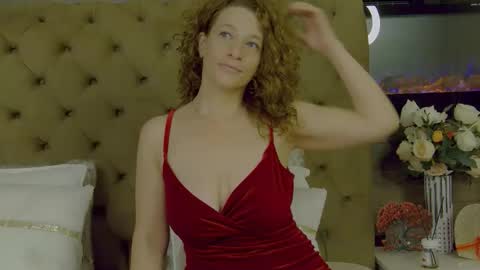 Snapshot of evehamilton chatting on September 2025 05:51:02 PM EveHamilton online show from September 2025 05:51:02 PM