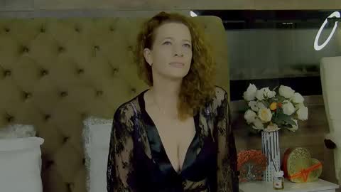 Snapshot of evehamilton chatting on October 2025 07:12:02 PM EveHamilton online show from October 2025 07:12:02 PM