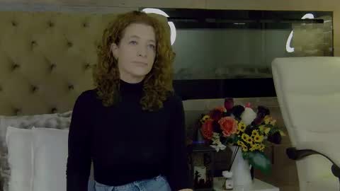 Snapshot of evehamilton chatting on November 2025 06:43:02 PM EveHamilton online show from November 2025 06:43:02 PM