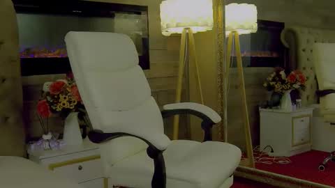 EveHamilton online show from December 2025 08:58:01 PM