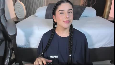 E V E L I N online show from March 2026 02:40:02 AM