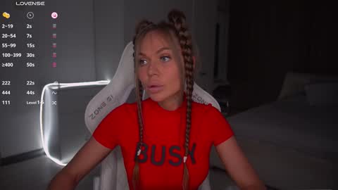 Evelina online show from October 2025 12:49:02 PM