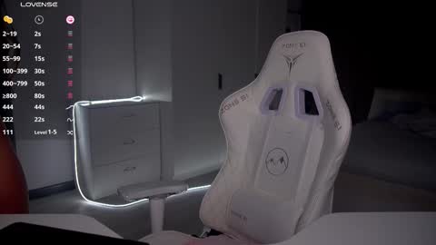 Evelina online show from February 2026 06:04:02 PM