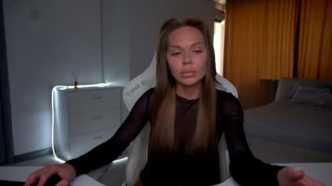 Evelina online show from May 2026 12:33:01 PM
