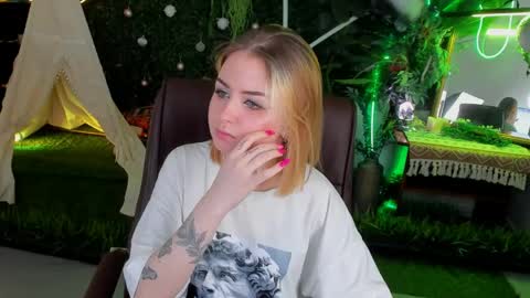 Snapshot of evelinakitty chatting on May 2026 09:49:01 AM Evelina online show from May 2026 09:49:01 AM