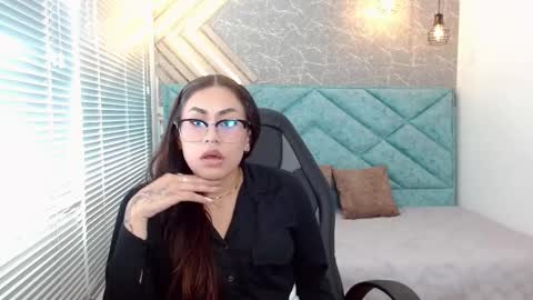 Eveline  online show from February 2025 07:54:01 PM