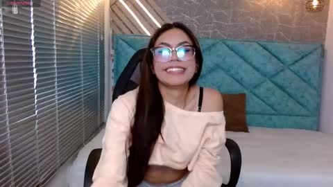 Eveline  online show from March 2025 10:45:02 PM