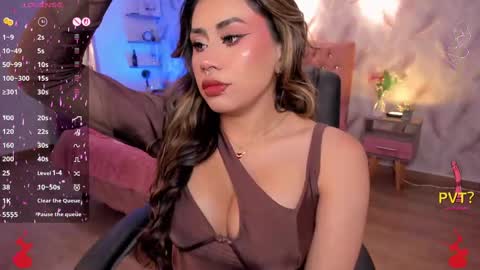 Eveline  online show from November 2025 07:03:01 PM