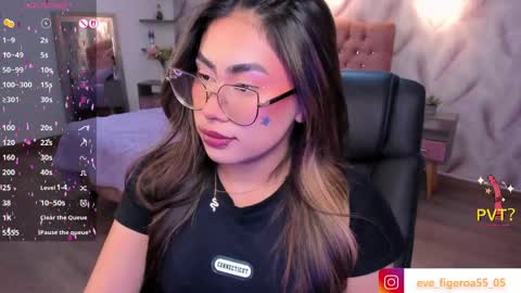 Eveline  online show from March 2026 07:19:02 PM