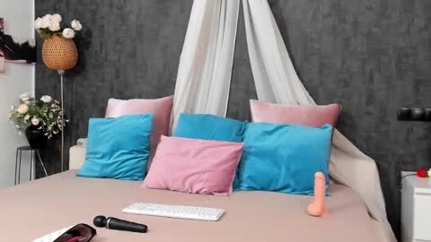 evellynereys online show from December 2024 07:10:01 AM