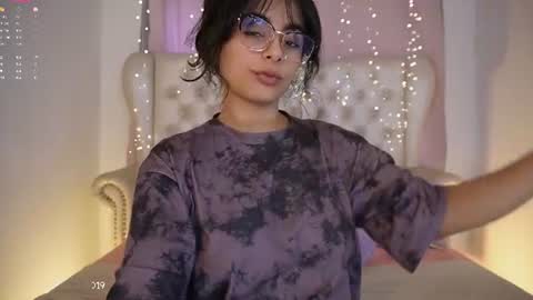 Snapshot of evelyn_evelyn chatting on June 2026 05:33:02 PM evelyn evelyn online show from June 2026 05:33:02 PM