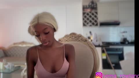 Snapshot of evelyn_jhonson3 chatting on December 2024 06:49:02 PM E V E L Y N online show from December 2024 06:49:02 PM