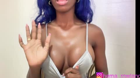 Snapshot of evelyn_jhonson3 chatting on December 2024 03:11:02 PM E V E L Y N online show from December 2024 03:11:02 PM