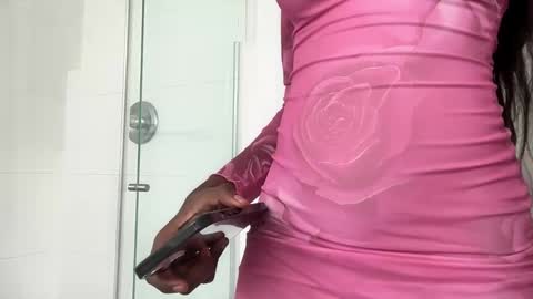 Snapshot of evelyn_jhonson3 chatting on February 2025 03:16:01 PM E V E L Y N online show from February 2025 03:16:01 PM