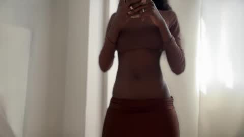 E V E L Y N  online show from February 2026 09:44:01 PM