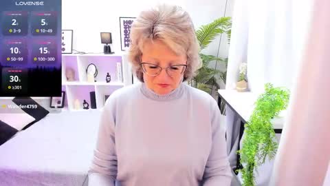 Snapshot of evelynblissful chatting on November 2025 05:29:02 AM Evelyn online show from November 2025 05:29:02 AM