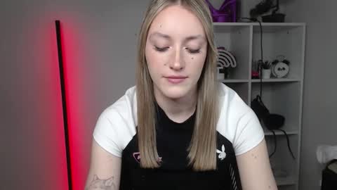 evelynblond online show from March 2026 07:03:02 AM