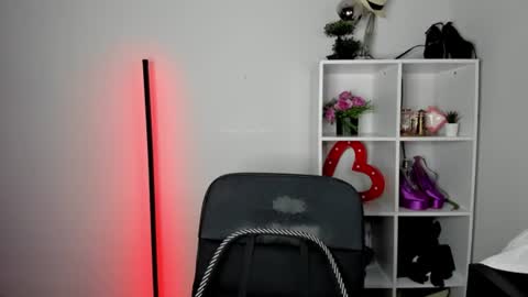 Snapshot of evelynblond chatting on July 2026 12:53:02 PM evelynblond online show from July 2026 12:53:02 PM