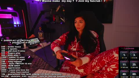 Snapshot of evelyne92 chatting on December 2024 05:14:02 AM Evelyne online show from December 2024 05:14:02 AM