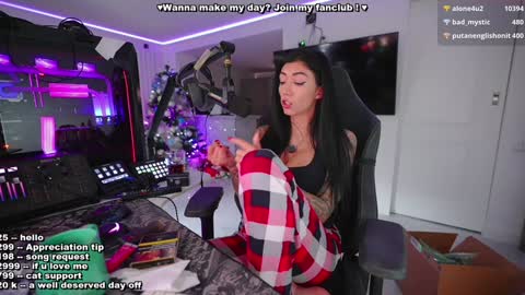 Snapshot of evelyne92 chatting on December 2024 10:34:01 AM Evelyne online show from December 2024 10:34:01 AM