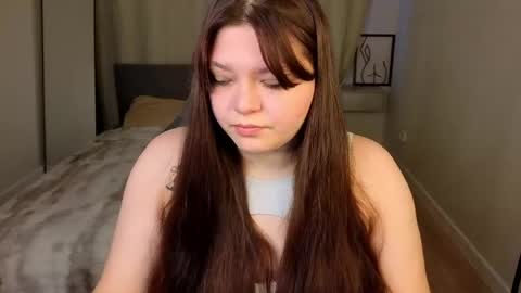 Evelyne Loo online show from April 2026 01:00:02 AM