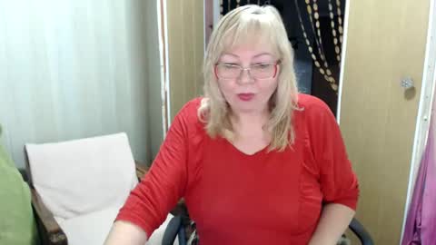 Snapshot of evelynloveshy chatting on January 2025 06:56:02 PM BarbaraBlondy online show from January 2025 06:56:02 PM