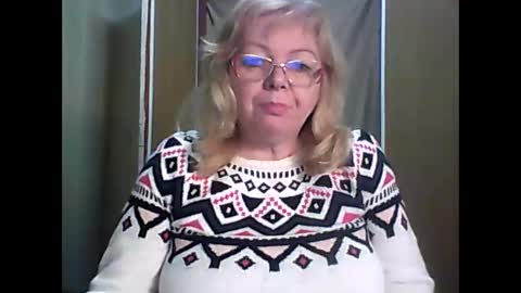Snapshot of evelynloveshy chatting on January 2025 07:40:01 PM BarbaraBlondy online show from January 2025 07:40:01 PM