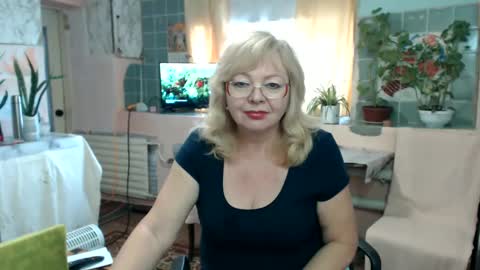 Snapshot of evelynloveshy chatting on January 2025 09:08:01 AM BarbaraBlondy online show from January 2025 09:08:01 AM