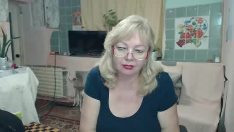 Snapshot of evelynloveshy chatting on January 2025 08:03:02 PM BarbaraBlondy online show from January 2025 08:03:02 PM