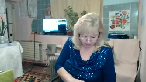 Snapshot of evelynloveshy chatting on January 2025 05:23:01 AM BarbaraBlondy online show from January 2025 05:23:01 AM